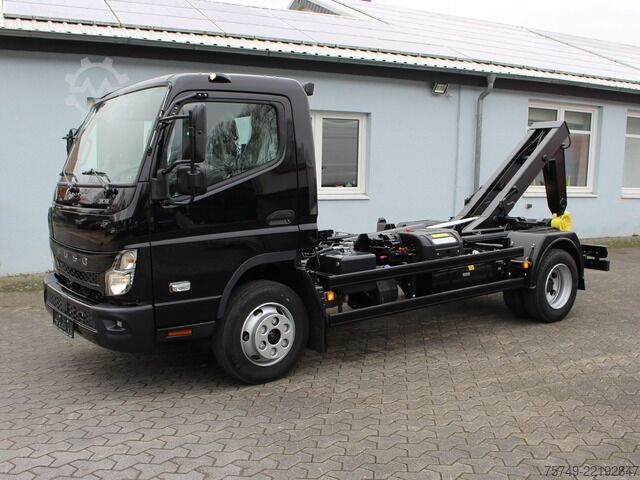 Kamion s kipom s pomičnim kontejnerom Fuso Canter FUSO 9C18  City Abrollkipper Hooklift Black Edition