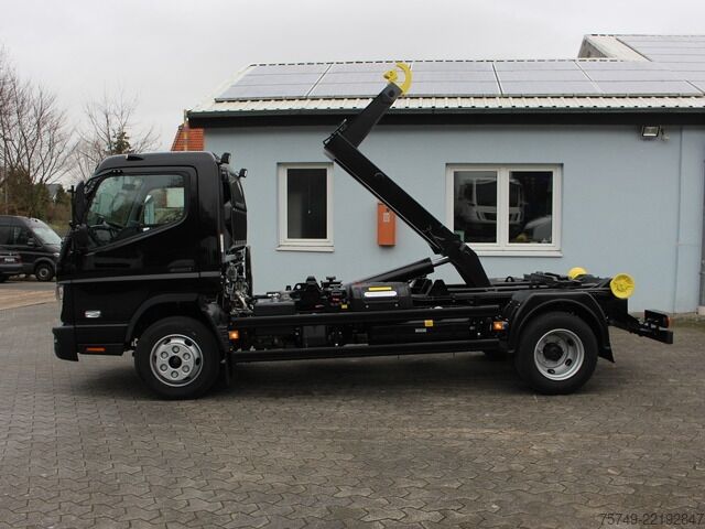 Kamion s kipom s pomičnim kontejnerom Fuso Canter FUSO 9C18  City Abrollkipper Hooklift Black Edition