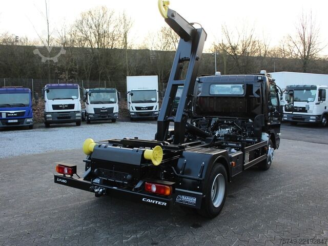 Kamion s kipom s pomičnim kontejnerom Fuso Canter FUSO 9C18  City Abrollkipper Hooklift Black Edition