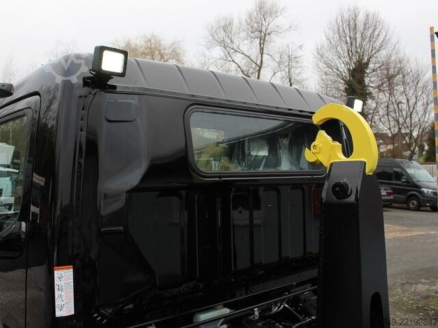 Kamion s kipom s pomičnim kontejnerom Fuso Canter FUSO 9C18  City Abrollkipper Hooklift Black Edition