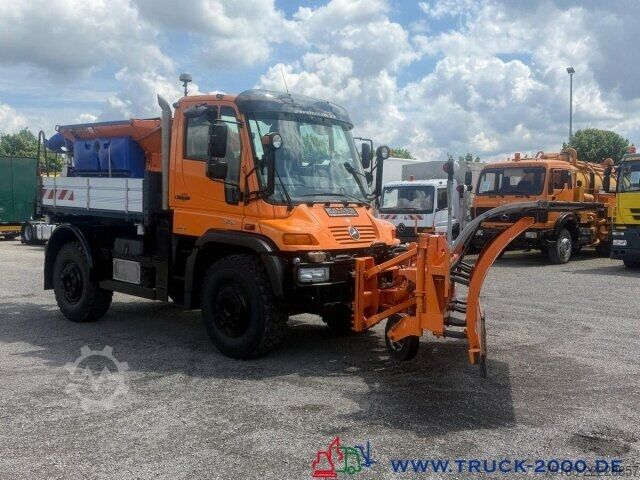Tipper truck Unimog U500 238PS Winterdienst +Streuer+Schild +1453 BS
