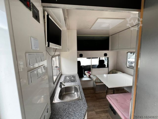 Kreaturvogn MERCEDES-BENZ 1524 7 Pferde mit Wohnung u. Dusche