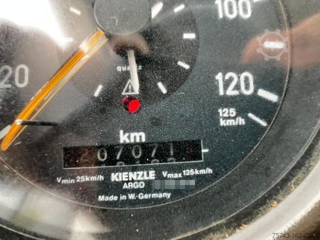 Kreaturvogn MERCEDES-BENZ 1524 7 Pferde mit Wohnung u. Dusche