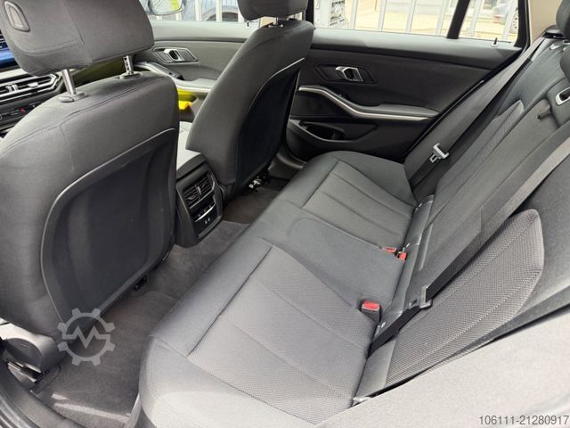 Minibus BMW 320 d xDrive Navigation PDC