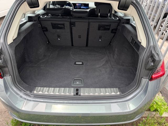 Minibus BMW 320 d xDrive Navigation PDC