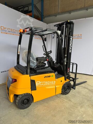 Ashensor elektrik me 4 rrota Hyundai 20B-9