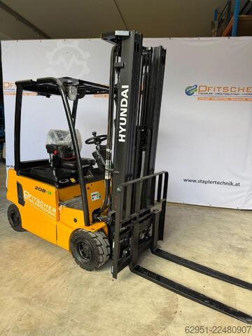 Ashensor elektrik me 4 rrota Hyundai 20B-9