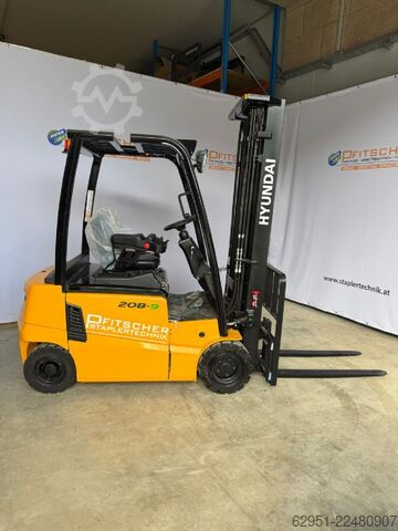 Ashensor elektrik me 4 rrota Hyundai 20B-9