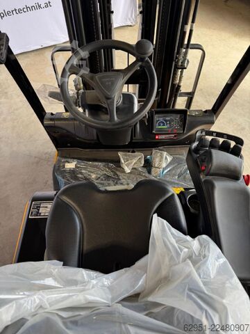 Ashensor elektrik me 4 rrota Hyundai 20B-9