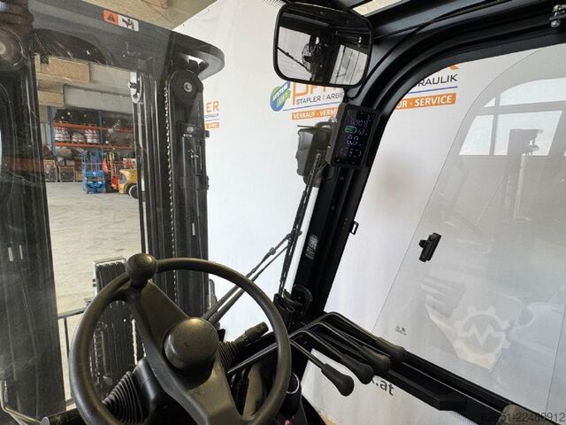 Stivuitor electric cu 4 roți EP EFL 303