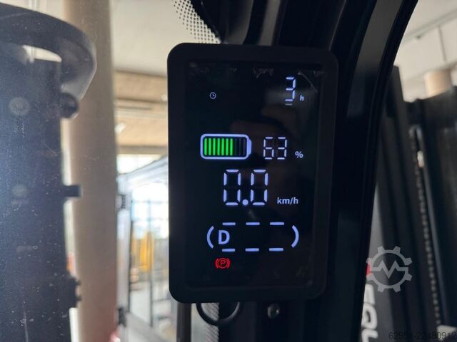 Stivuitor electric cu 4 roți EP EFL 303