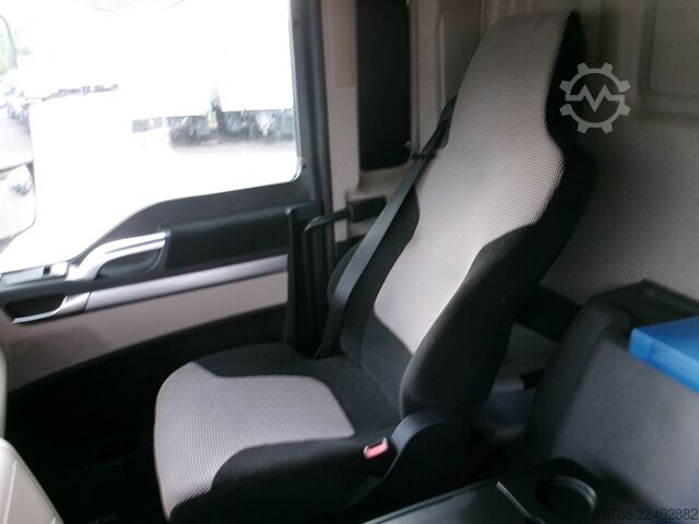 LKW mit Getränkeaufbau MAN 26.360 TGs*9 m SafeServer*2,5 to LBW*Lift/Lenk