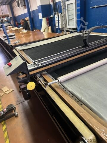 Stroj za rezanje tkanine gerber gtxl