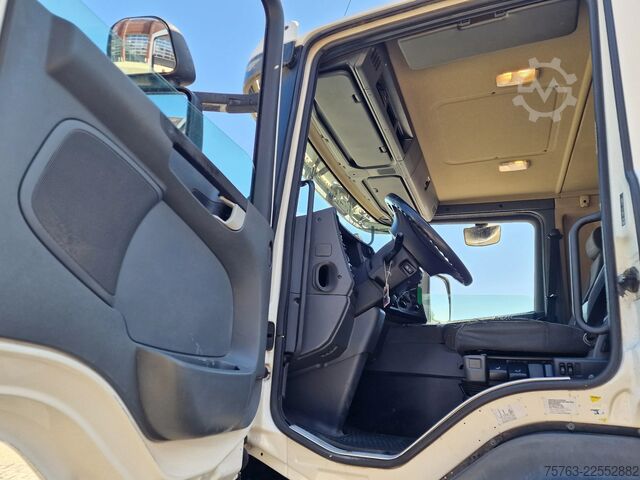 Transport de bétail Scania P400 8x4*4 - 2/3 deck livestock Guiton 29.78M2 ...