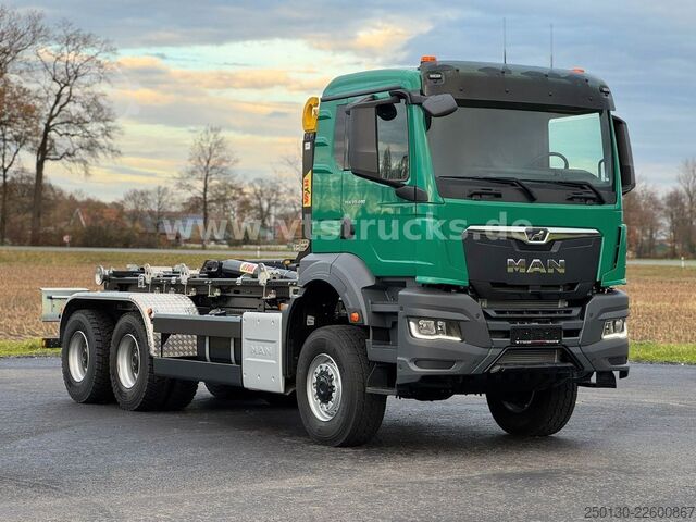 Camión portacontenedores de gancho MAN TGS 33.480 6x6 BL HYVA 26-55-S AK *NEU*