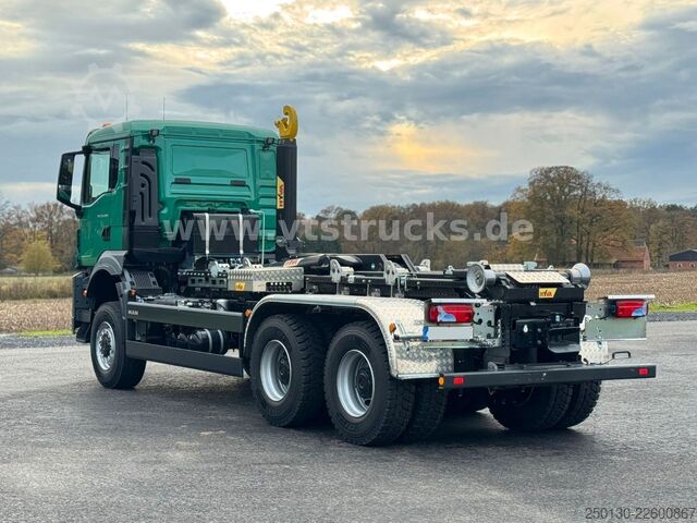 Camión portacontenedores de gancho MAN TGS 33.480 6x6 BL HYVA 26-55-S AK *NEU*