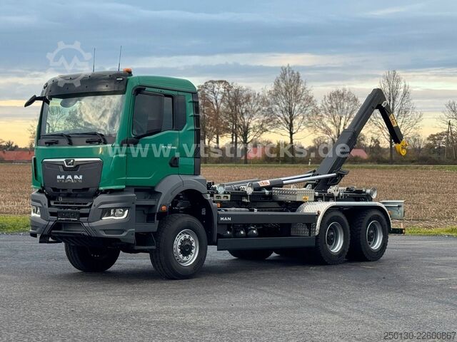 Camión portacontenedores de gancho MAN TGS 33.480 6x6 BL HYVA 26-55-S AK *NEU*