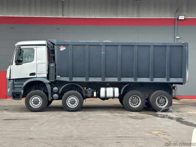Truk jungkit MERCEDES-BENZ Arocs 4148 8x8 BB Piet Ruizeveld AK