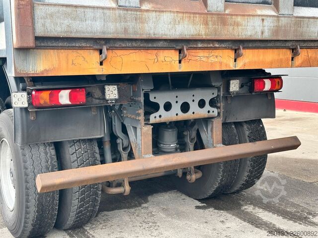 Truk jungkit MERCEDES-BENZ Arocs 4148 8x8 BB Piet Ruizeveld AK
