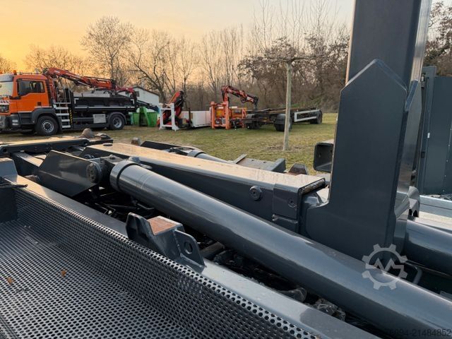 덤프 트럭 DAF CF 75.250 Abrollkipper KRAN FUNK