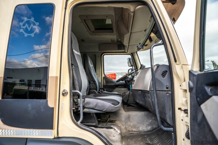 Valiză VOLVO FL 260 (13.5t) +DHOLLANDIA 2T