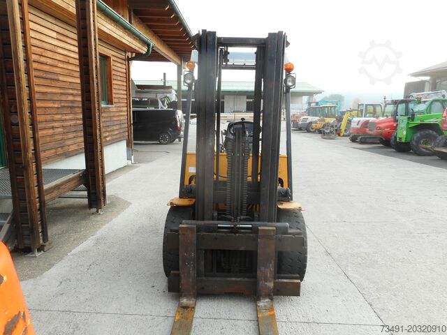 4 kerekű targonca Hyundai HDF30II Triplex + SS