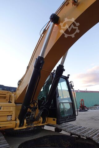 Pásový bagr Caterpillar 349FL