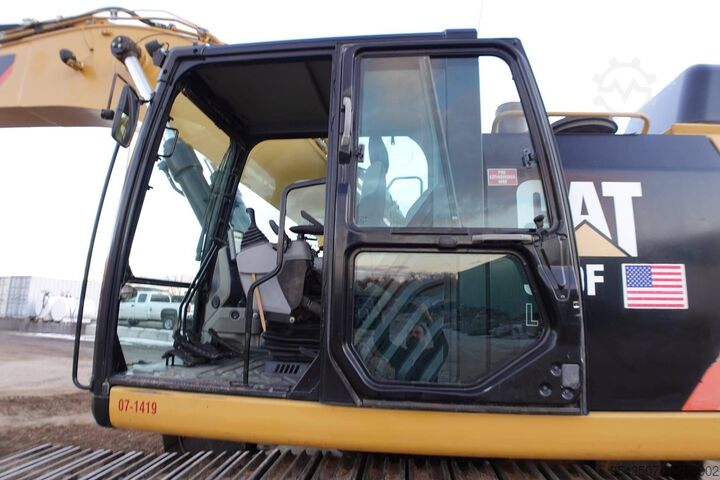 Pásový bagr Caterpillar 349FL