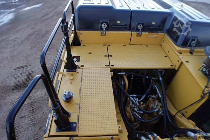 Pásový bagr Caterpillar 349FL