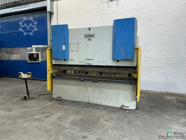 Prensa dobradeira Durma HAP 30200, ano 2002. Durma HAP 30200