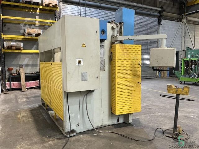 Prensa dobradeira Durma HAP 30200, ano 2002. Durma HAP 30200