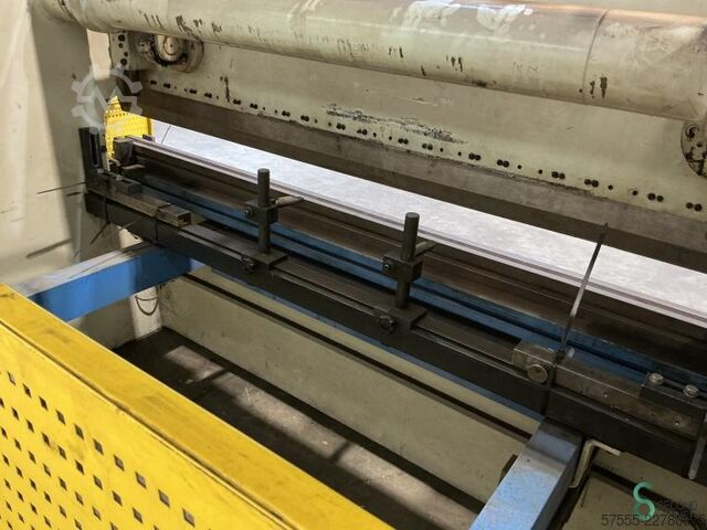 Prensa dobradeira Durma HAP 30200, ano 2002. Durma HAP 30200
