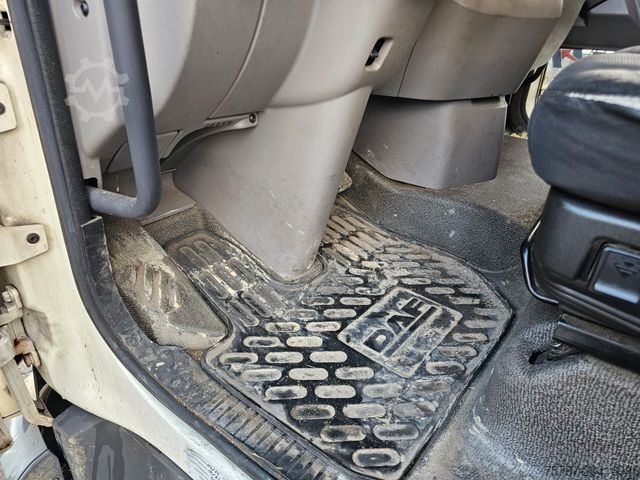 Vrachtwagen met bakwagen DAF LF 180 Koffer, Ladebordwand, Klima