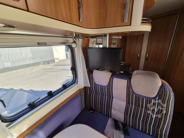 Integroitu matkailuauto HYMER/ERIBA B-Klasse CL 508  *Solar*SAT*Duo-Control*2. Hand*
