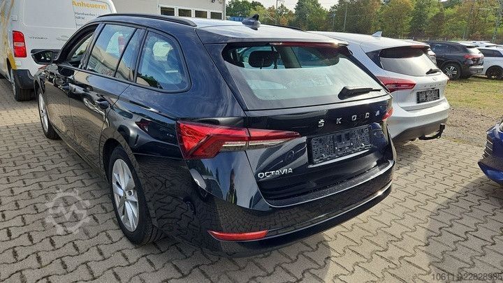 Minibuss SKODA Octavia Combi Ambition
