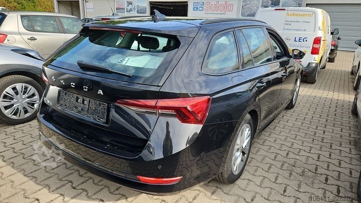 Minibuss SKODA Octavia Combi Ambition
