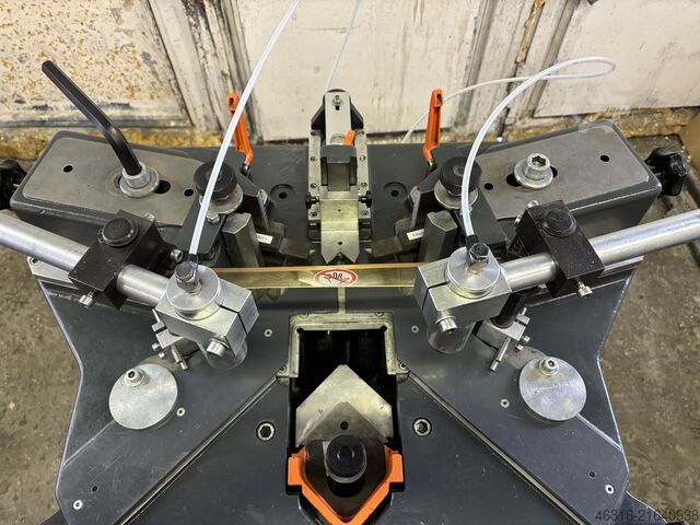 Stroj za prešanje kutova Elumatec EP 124