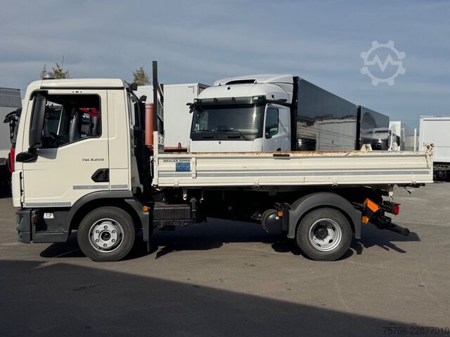 Furgón volquete trilateral MAN TGL 8.220 / 2 x AHK / 3 SITZE