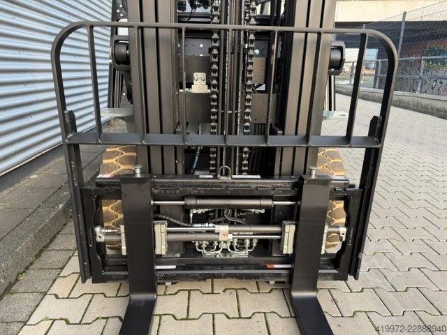 Electric 4-wheel forklift Noblelift CPD18-A2