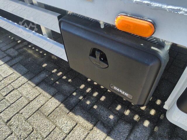  Universal LAADBAK AUTOAMBULANCE LENGTE 4.85 METER + ELEKT...