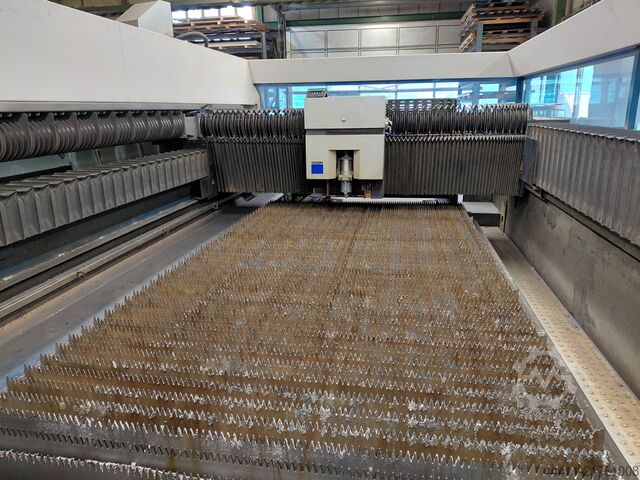 Makinë prerëse me lazer TRUMPF TruLaser 3030 (L20) 4kW mit RotoLas