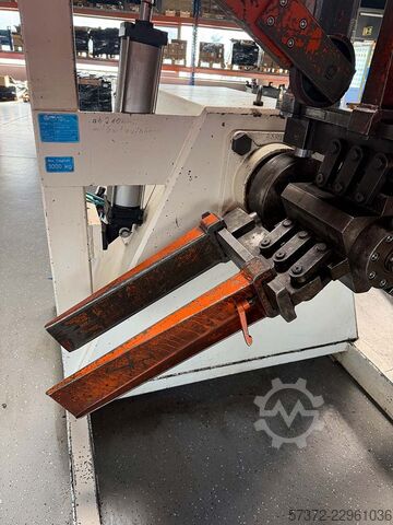 Abwickel-, Richt- und Stanzanlage PBK Automation 