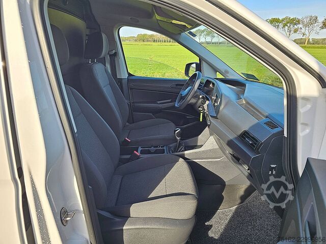 VOLKSWAGEN CADDY 2.0 L1 CarPlay BPM-Free Air Conditioning Parking Sensors Euro6! VW CADDY 2.0 L1 CarPlay BPM-Vrij Airco Parkeersens...
