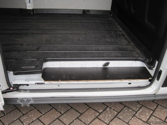 Furgoneta caja alta + larga Ford Transit FT 350 2,0 TDCI L3 Trend 3-Sitze