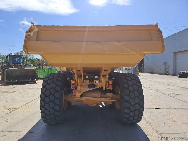 Kaatokuorma-auto CAT 725C2
