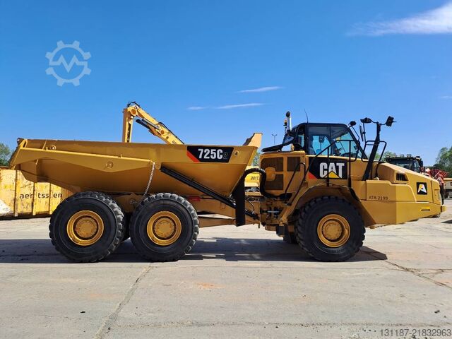 Kaatokuorma-auto CAT 725C2