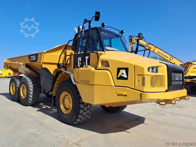Kaatokuorma-auto CAT 725C2
