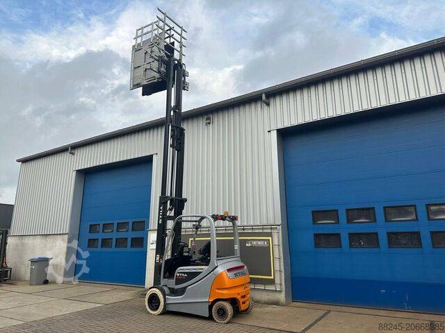 VS-22510 Chariot élévateur électrique triplex Still RX60-30L avec pince Cascade STILL RX60-30L