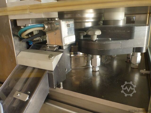 Prensa de comprimidos Kilian modelo T100/18 EU-B KILIAN T100/18