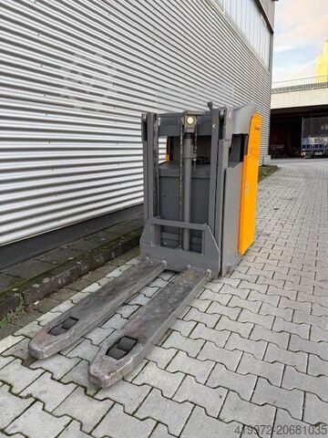 Стоящ мотокар Jungheinrich ESD 120